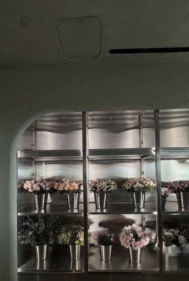 للبيع محل ورد فخم