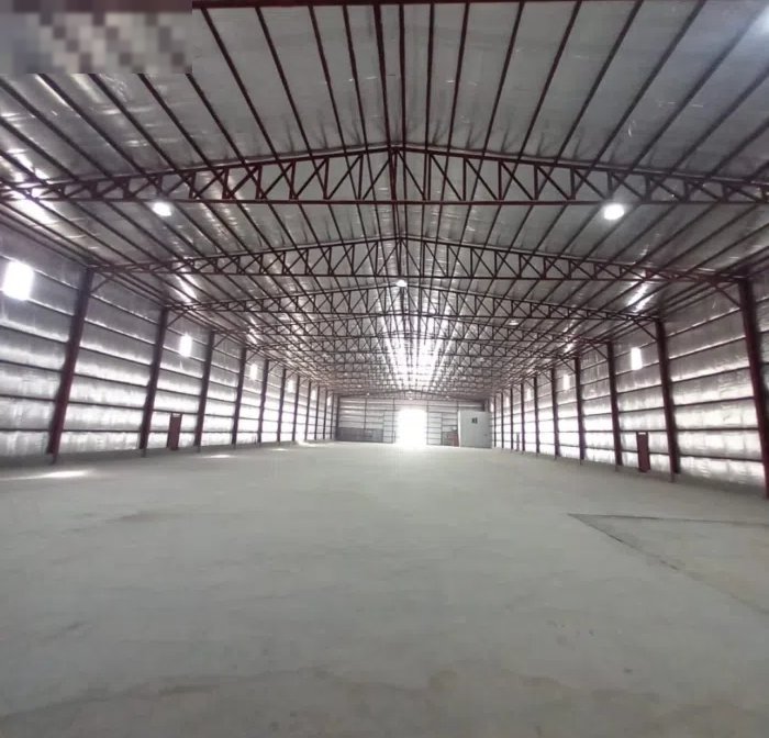 مخازن فى امغرة والضجيج وغرب عبدالله مبارك وكبد  واشبيليا واراضى فضاء فى ميناء عبدالله