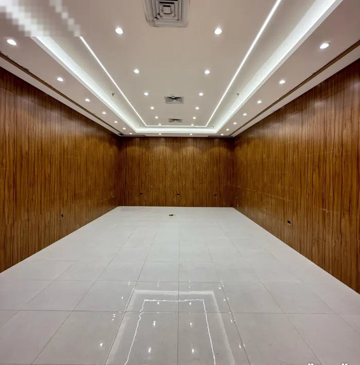 محل للايجار في مجمع راقي وبموقع مميز في الشويخ من المالك مباشرة بدون خلو او عمولة