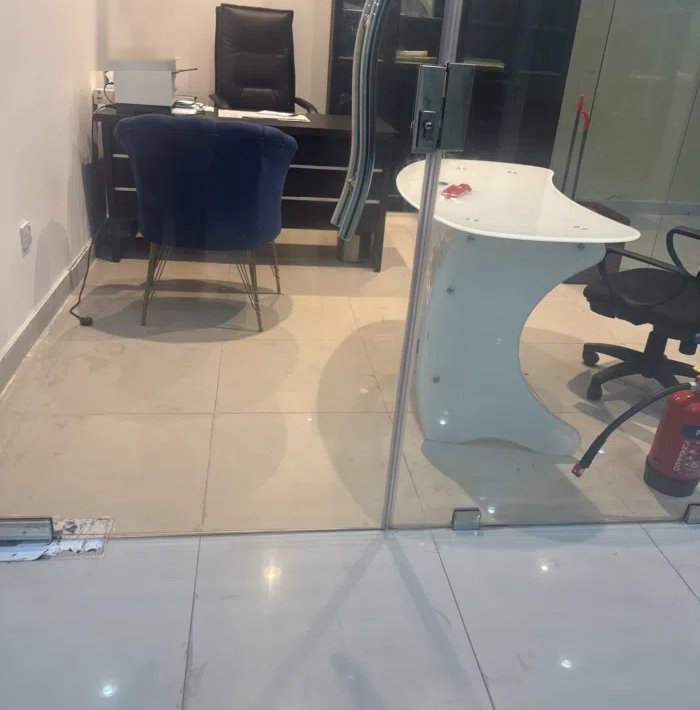 لايجار مكاتب موقع ممتاز مساحات مختلفه تبدا من 13 الي 18 متر مخرج سهل تصلح لجميع الانشطه