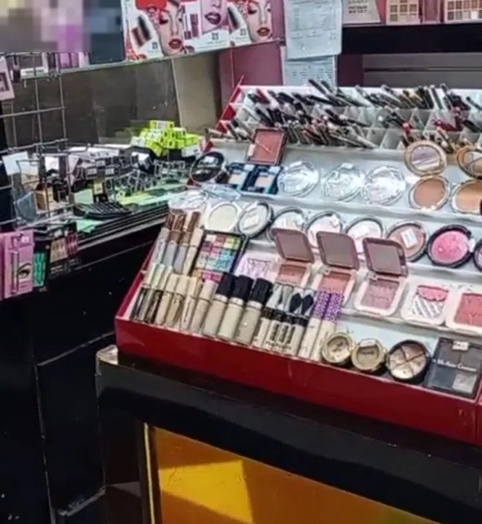 Full furnished makeup items