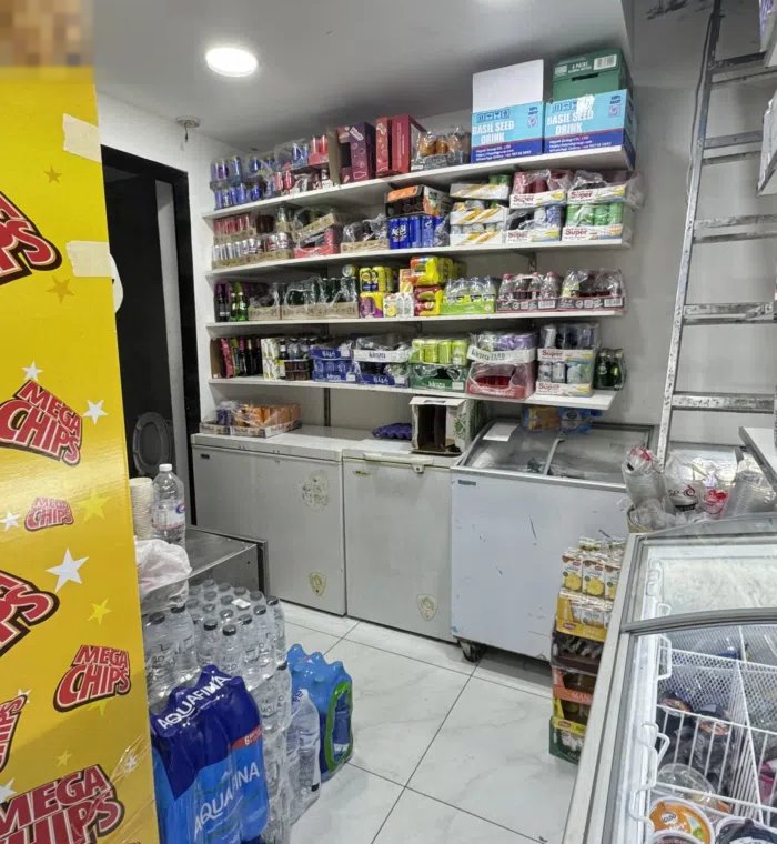 بقالة للبيع