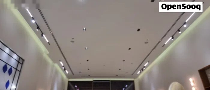 محل للإيجار كوفي او مطعم  مساحتة 140 متر علي موقع ساحر بالطريق الساحلي مباشرة راقي جدا مع دفع خلو