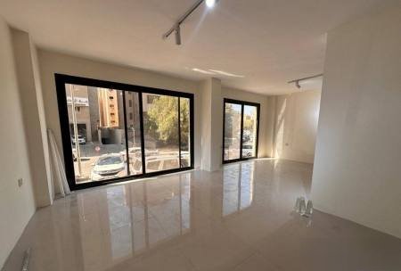 Investment apartment for rent, suitable for a tailor or salon business.