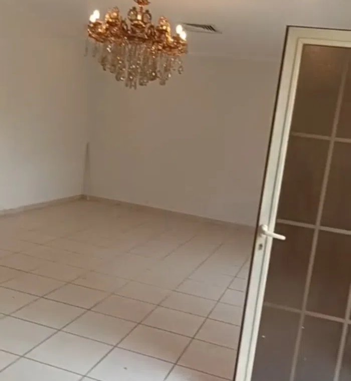 400 m2 More than 6 bedrooms Villa for Rent in Al Ahmadi Eqaila