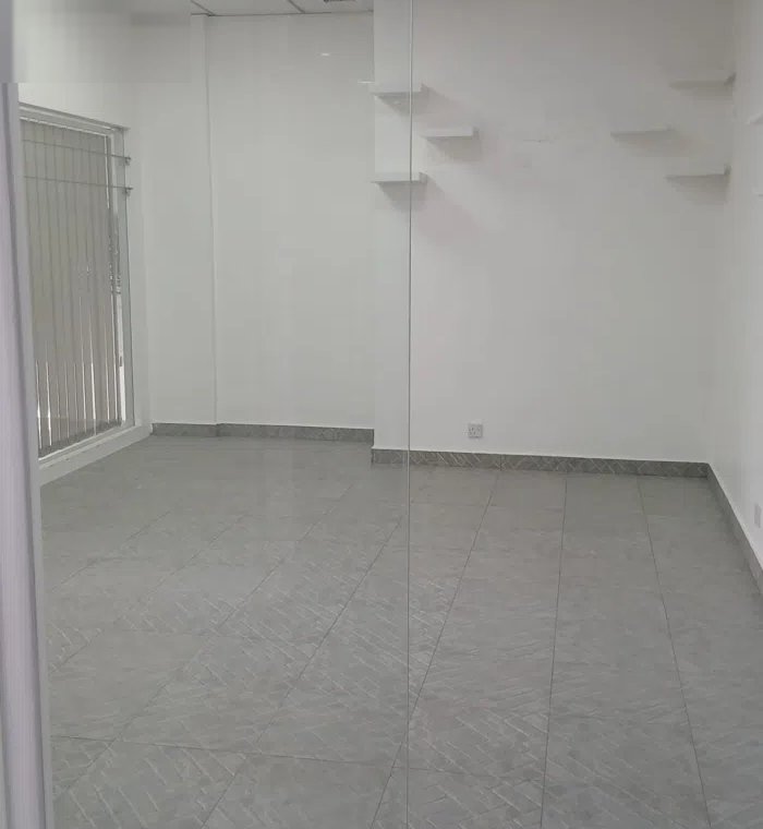 للايجار محل ميزانين 45 متر حولي نشاط زهور ونباتات موقع مميز ويوجد بارنكج سيارات