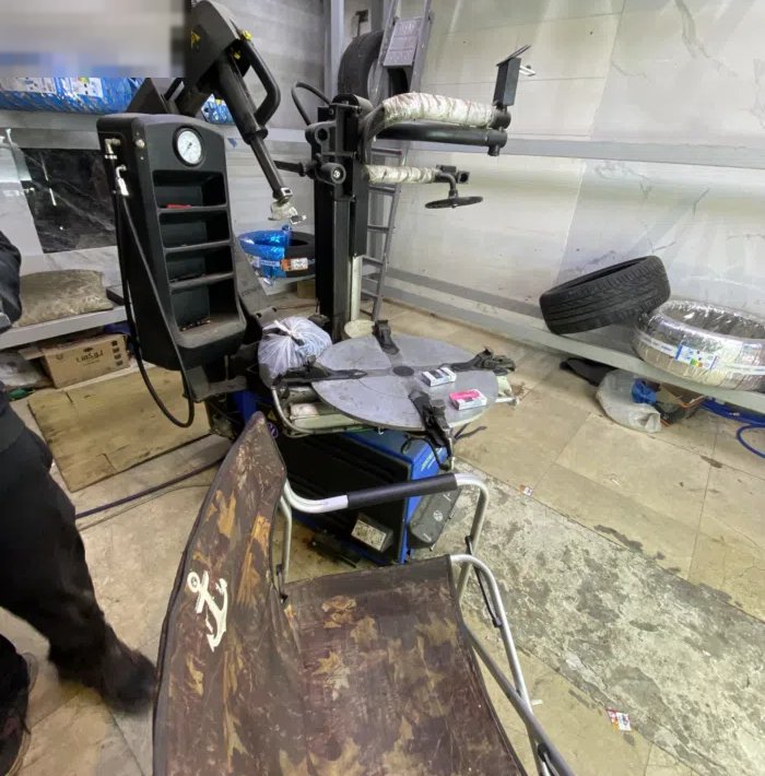 كراج ميزان وتبديل اطارات للبيع بمعدات والاغراض بالكامل