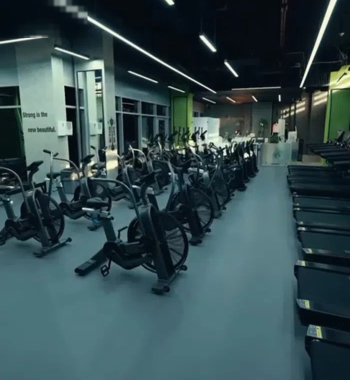 للإيجار – دور تجاري مميز بمساحة كبيرة فرصة استثمارية قوية للشركات والمستثمرين، دور تجاري كامل للإيجا