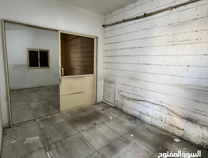 محل حرفي مع فترة سماح للإيجار في الري