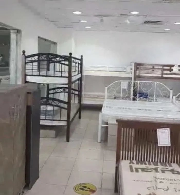 للبيع معرض 140 متر في الضجيج