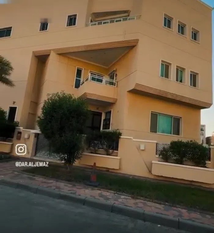 589 m2 More than 6 bedrooms Villa for Sale in Hawally Jabriya