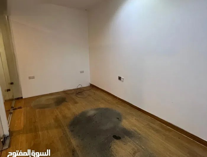 مكتب تجاري مع فترة سماح للإيجار في القبلة