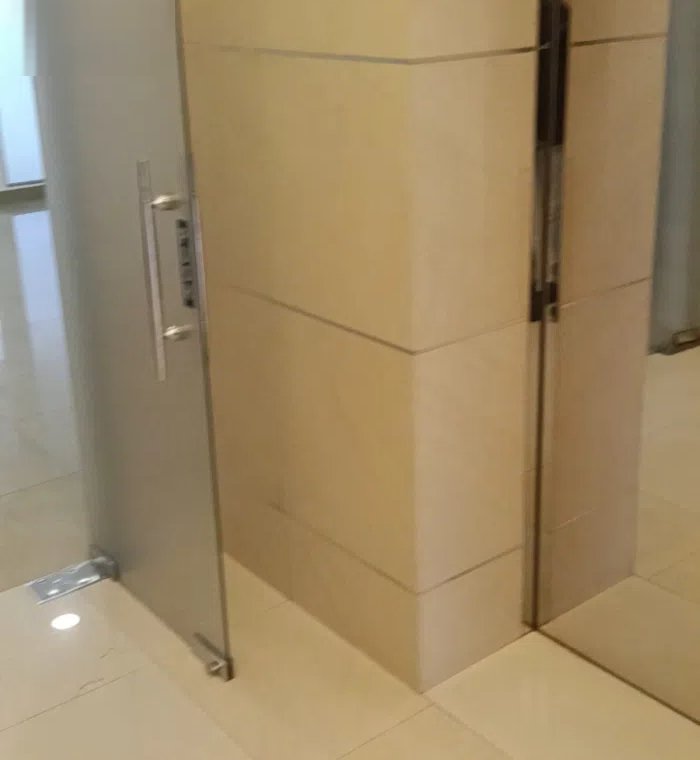 للإيجار  مكتب  إداري  في برج حديث بأرقى مناطق الكويت شرق