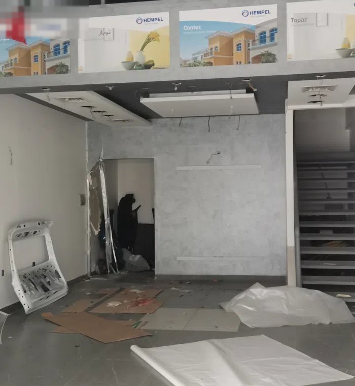 للايجار بالشويخ بمول تجاري قريب من ابيات محل 67 متر ارضي و 35 سندرة يصلح معرض