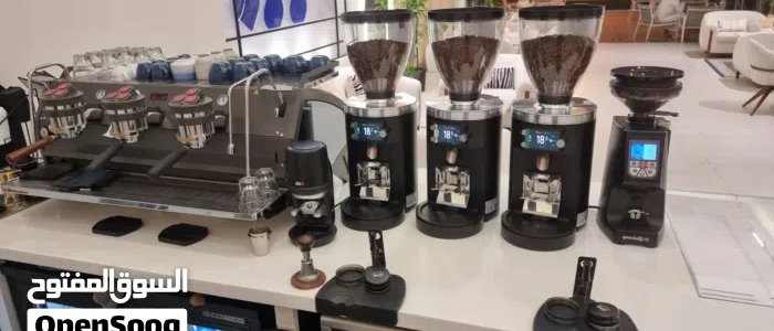 محل للإيجار كوفي او مطعم  مساحتة 140 متر علي موقع ساحر بالطريق الساحلي مباشرة راقي جدا مع دفع خلو