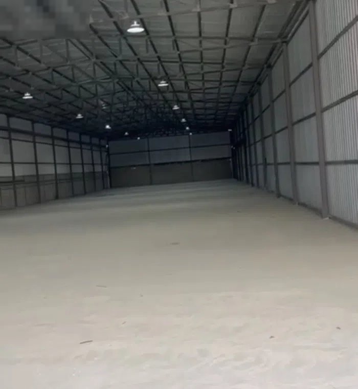 مخزن مسقوف للإيجار