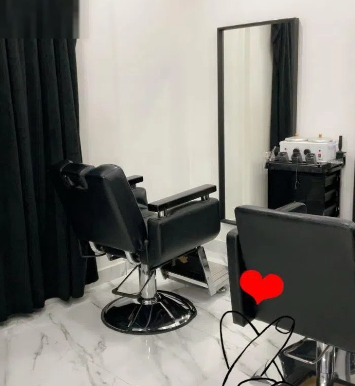 صالون نسائي للبيع