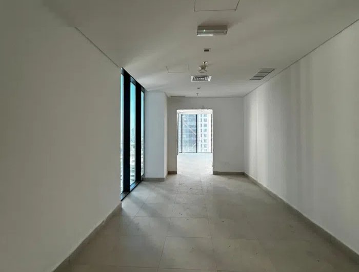 مكتب تجاري مع فترة سماح للإيجار في شرق