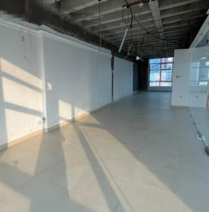 دور كامل تجاري للإيجار في القبلة .