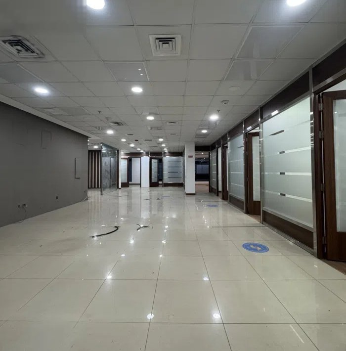 مكاتب للإيجار مساحات مرنه و إطلاله بحريه