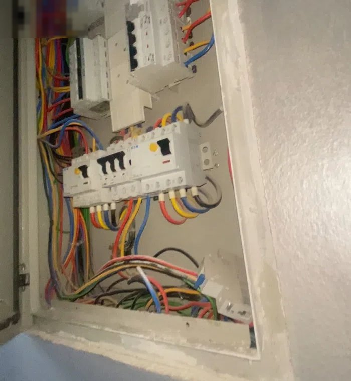 للإيجار أسواق القرين محل وسرداب وميزانين متشطب جاهز