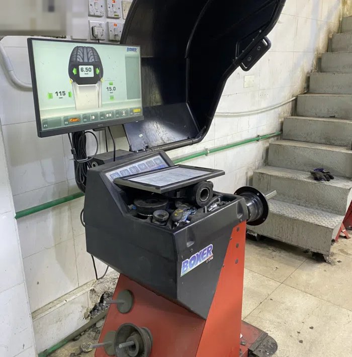 كراج ميزان وتبديل اطارات للبيع بمعدات والاغراض بالكامل