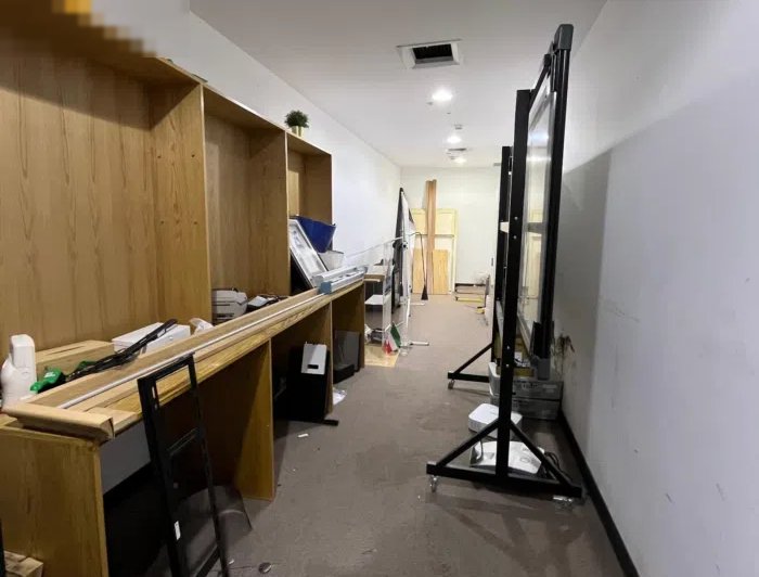 دور تجاري للإيجار في الشرق