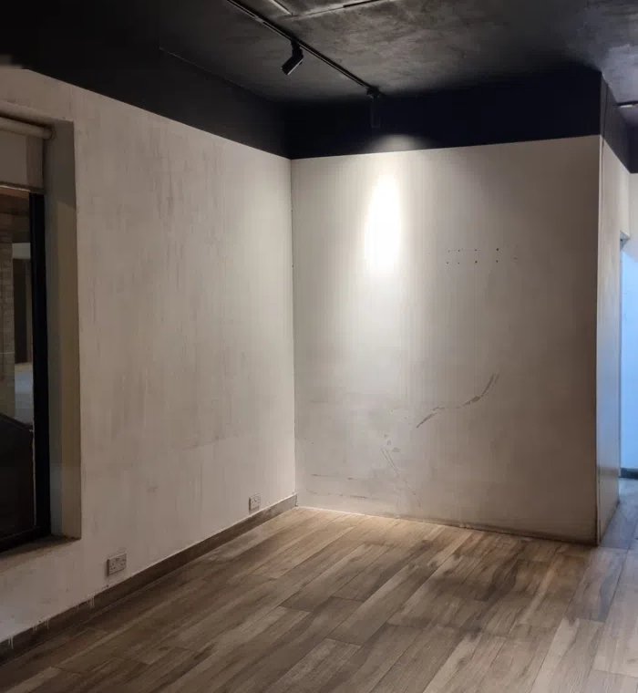 للايجار محل بالسالمية بموقع مميز مساحة 40 متر يصلح لمعظم النشاطات التجارية المختلفة