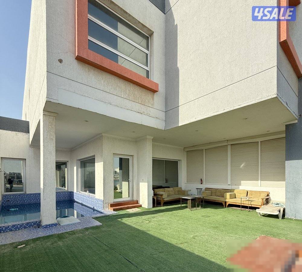 For rent, half a chalet, first row on the sea (behind the complex), 7 rooms