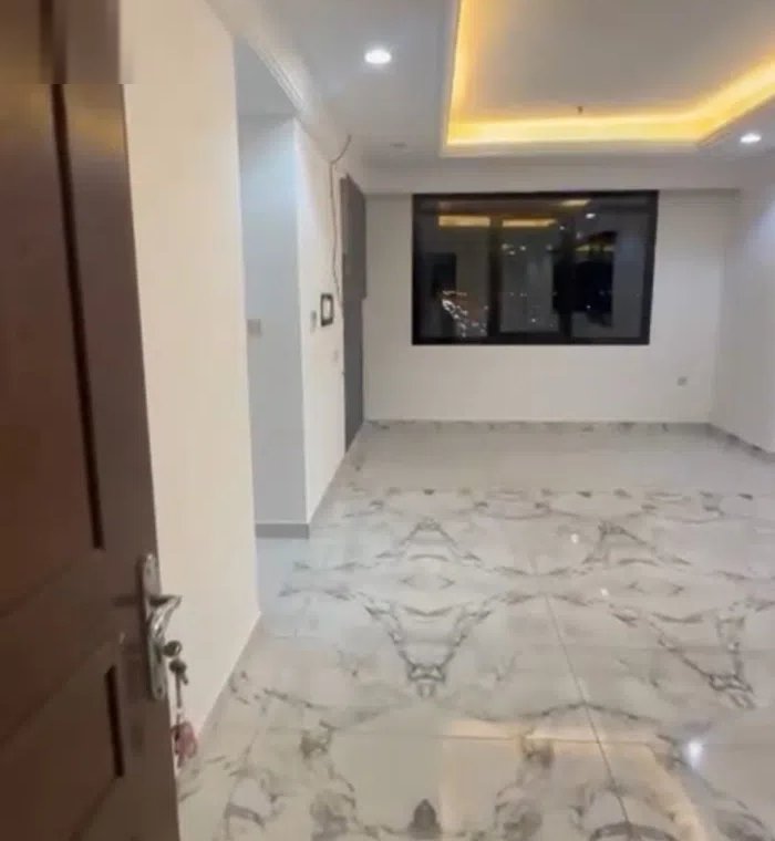 300 m2 3 Bedrooms Apartments for Rent in Hawally Salmiya