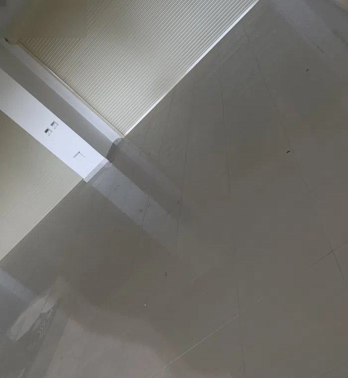 محل للايجار على طريق 80 مباشرة بطن وظهر على الشارع في ارقى مجمعات الشويخ من المالك بدون خلو او عمولة