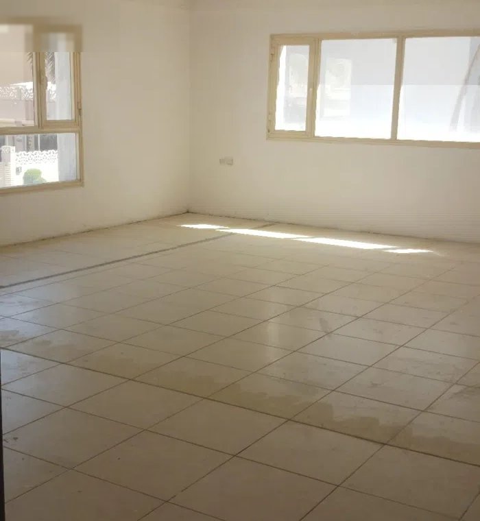 750 m2 5 Bedrooms Villa for Rent in Kuwait City Yarmouk