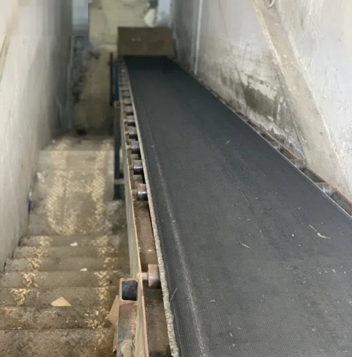 مبرد للإيجار مساحه 200 متر بجوار كل الخدمات بالشويخ شارع المواشي بجوار دوار الفحم