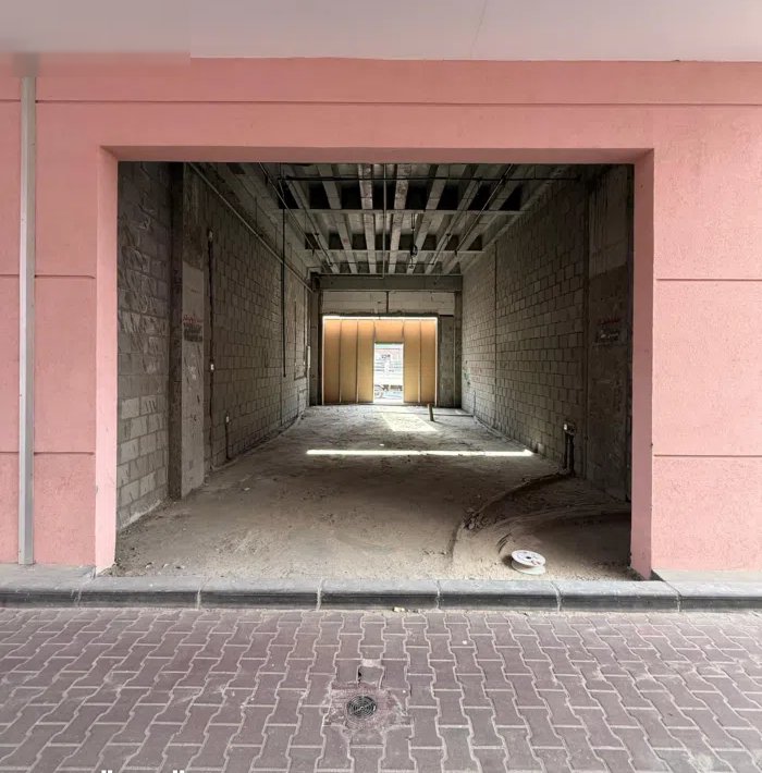 محل للايجار مباشرة على شارع حيوي في الشويخ الصناعية من المالك بدون خلو او عمولة