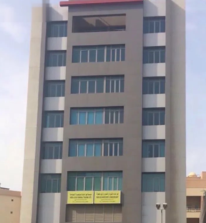 للايجار محل في حولي قطعة 4 شارع ابن خلدون تقاطع شارع  ابن خلدون مع شارع المثني مجمع الزهور