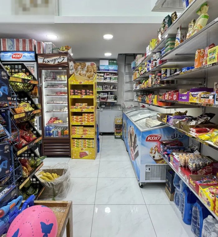 بقالة للبيع