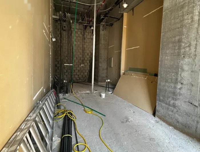 محل تجاري مع فترة سماح للإيجار في الشرق