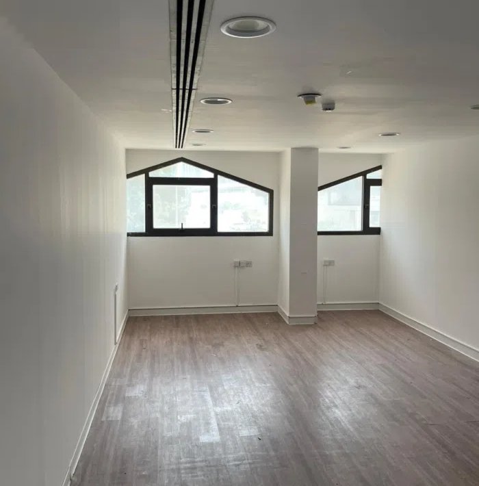 مكتب 30 متر في شرق