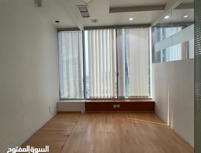 دور كامل تجاري للإيجار في القبلة .