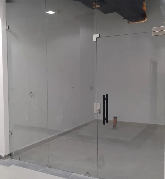 للإيجار مكاتب فى الخيران البحريه  بالدور الأرضى مساحة 13متر متشطب مع رقم إلى 190 دينار فقط