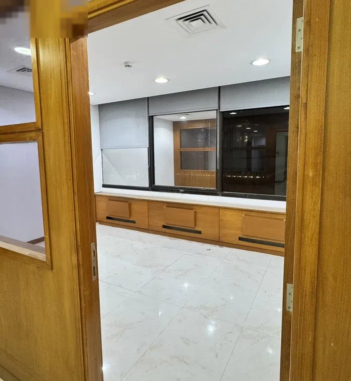 مكتب اداري للايجار مقابل البورصه