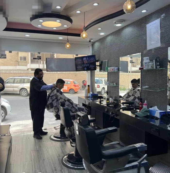 Salon for man neat and good condition chat and call anytime