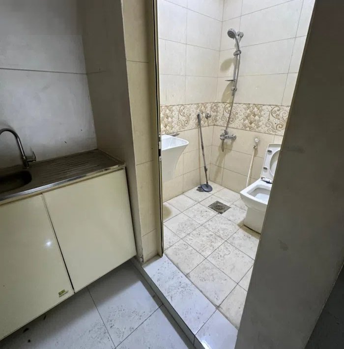 محلات بالعارضيه الصناعيه مساحه المحل 40.m علي شارع رئيسي