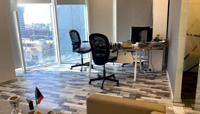 مكتب  بالعاصمه صغيره  + مساحات كبيره