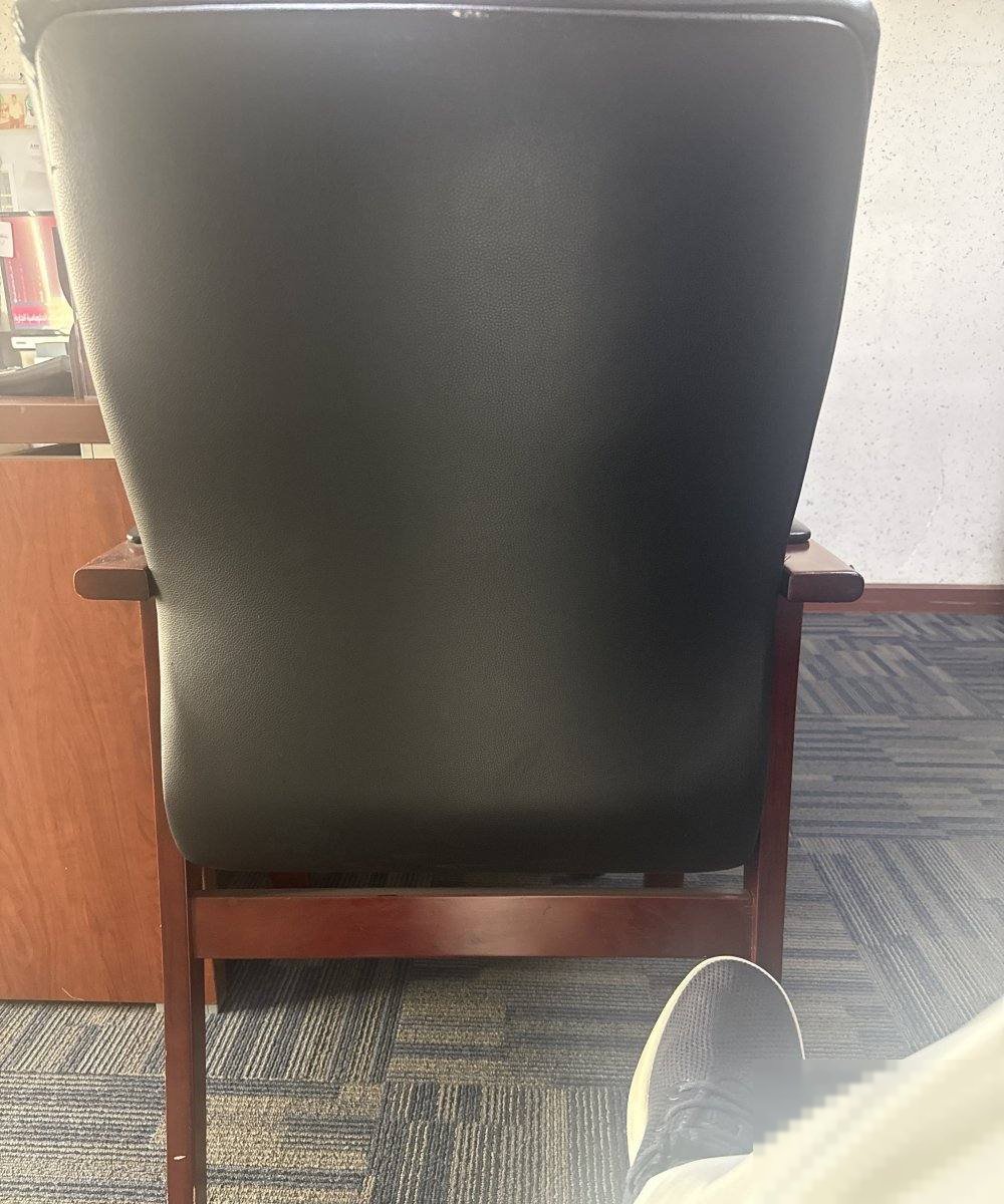 Wanted small office with 150 Dinar