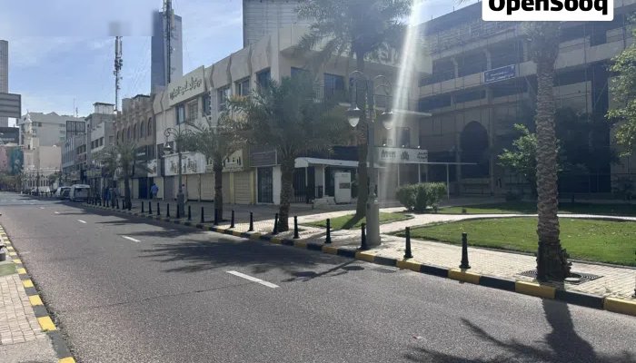 مكتبين ملحقين ببعض للبيع والتنازل بسوق المباركية