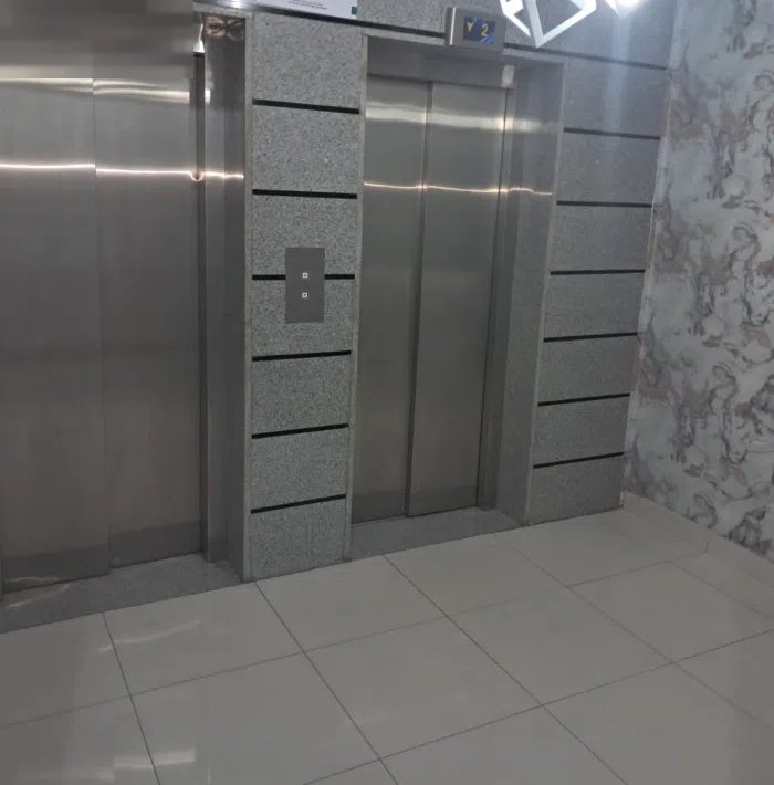 دور تجارى للايجار بالفروانيه ب3 ارقام اليه يصلح لكافة الانشطه التجاريه