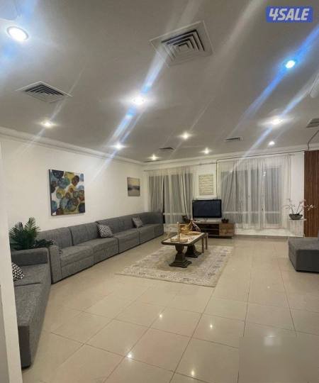 Chalet for rent 3 roles 6 rooms 2 big hall equivalent to the sea directly in Al Khiran