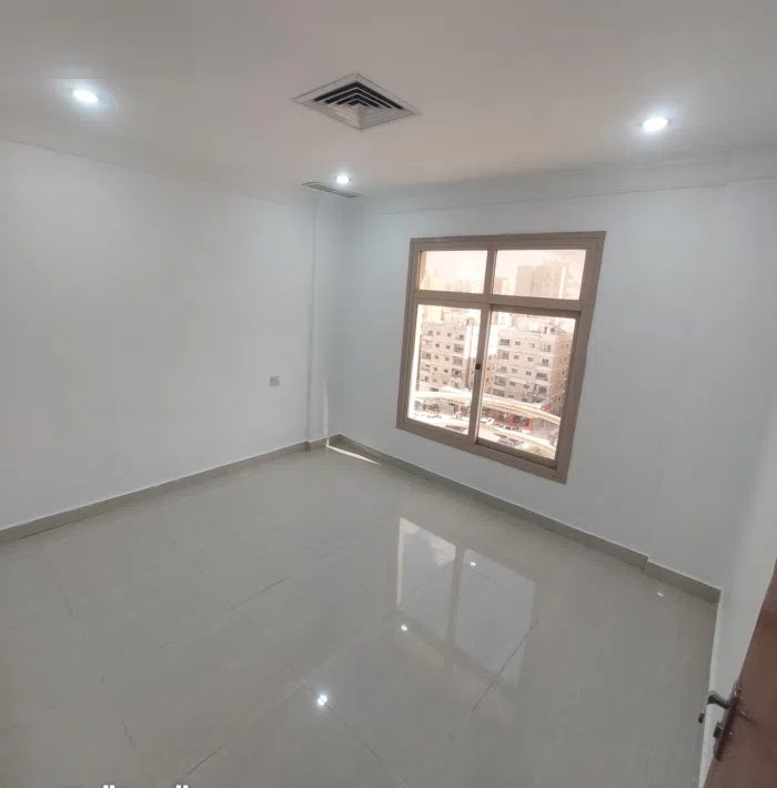 شقه تجاري للايجار صالونات نسائي او خياط نسائي او اتيليه