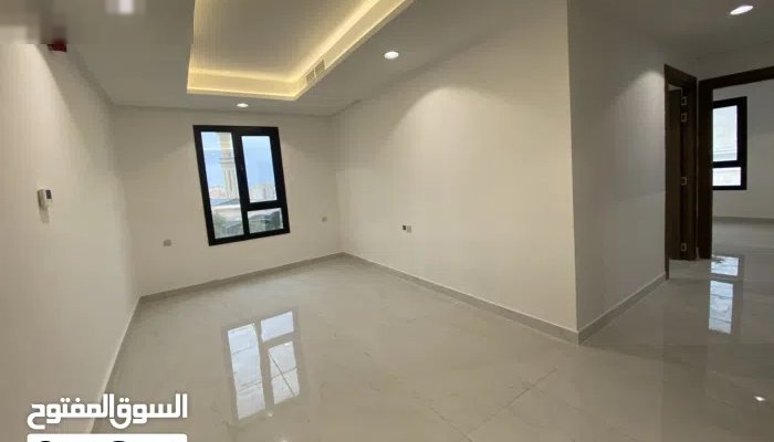 للإيجار دور اول إستثماري ب عماره جديده اول ساكن تصلح معهد تعلمي صالون مشغل خياط الفروانية قطعه 1